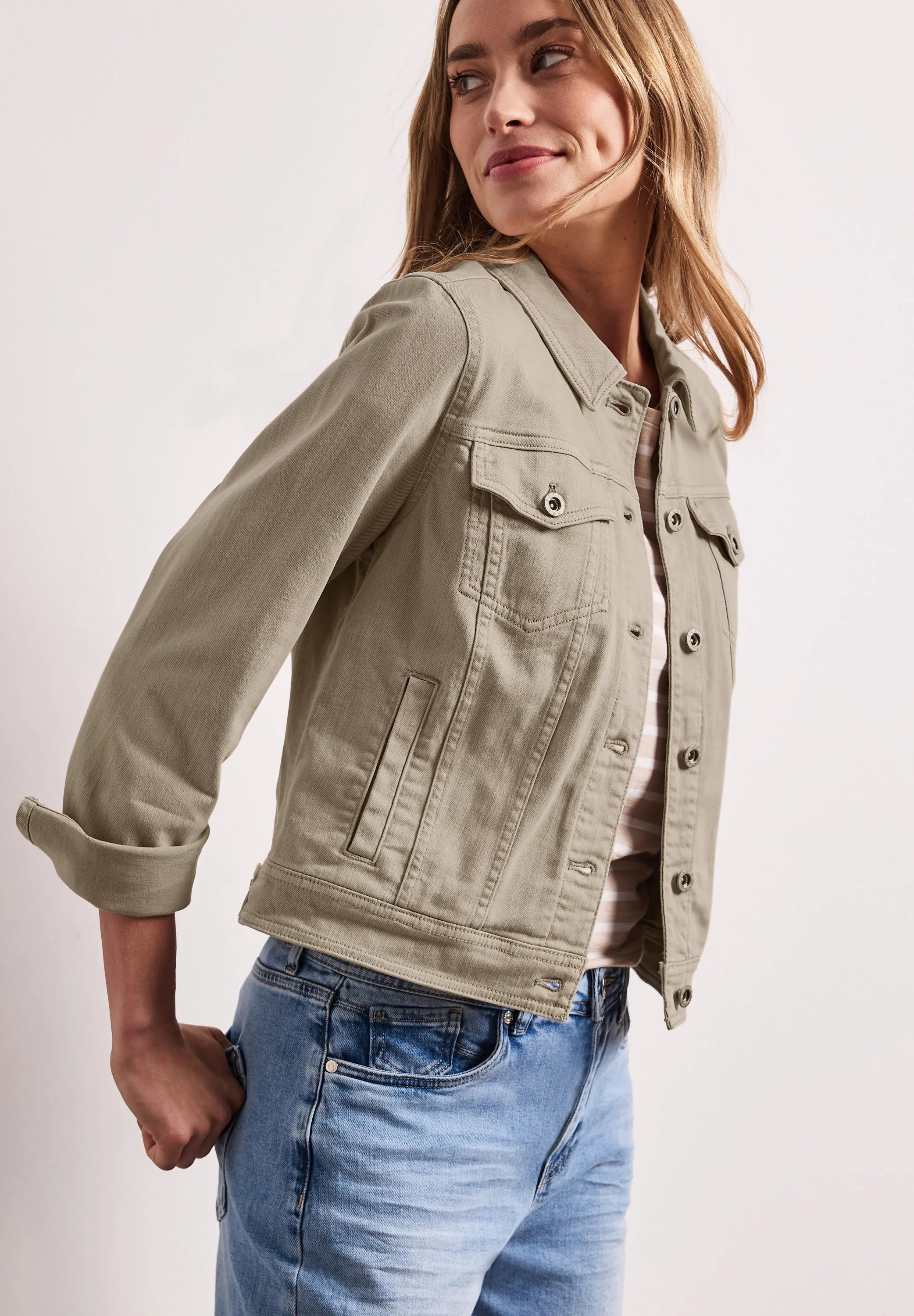 Jeansjacke im Colored-Denim-Look