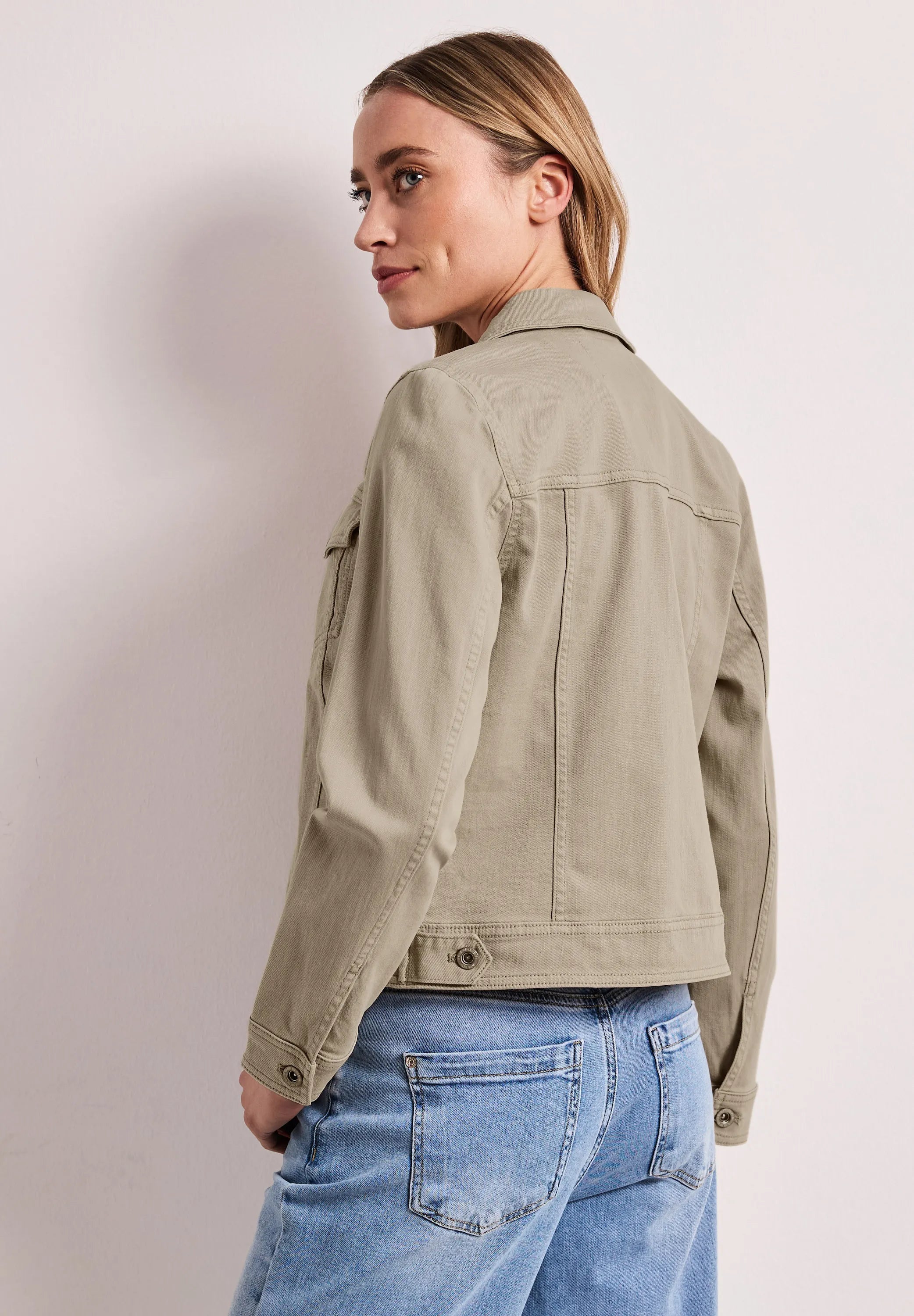 Jeansjacke im Colored-Denim-Look