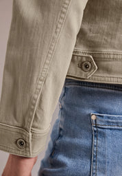 Jeansjacke im Colored-Denim-Look