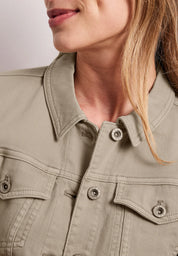 Jeansjacke im Colored-Denim-Look