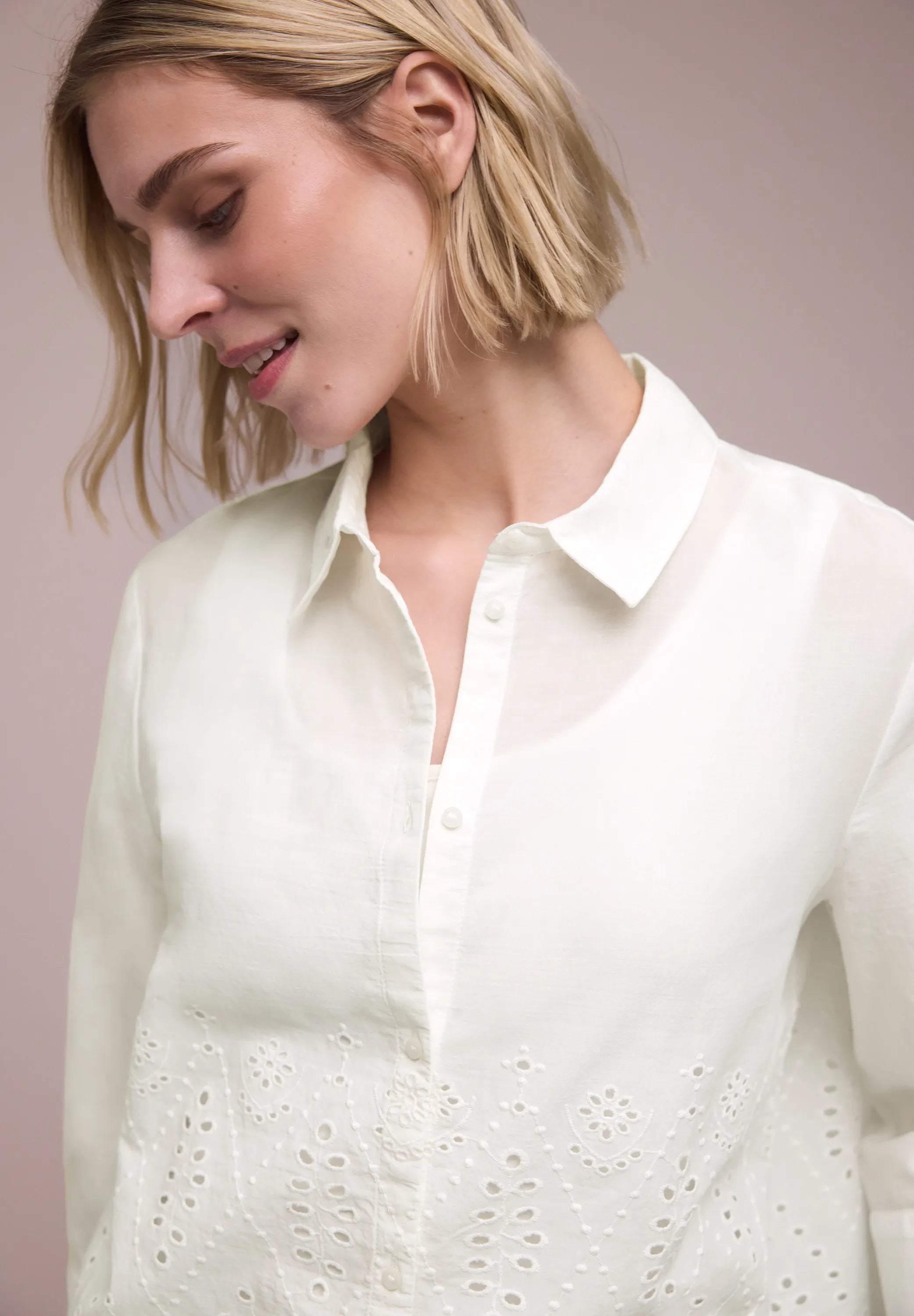 Bluse mit Shiffleydetails