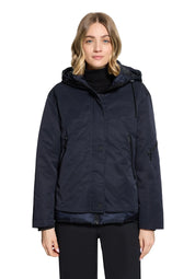 Winterjacke mit Kapuze