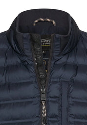 Hybridjacke mit abnehmbaren Ärmeln