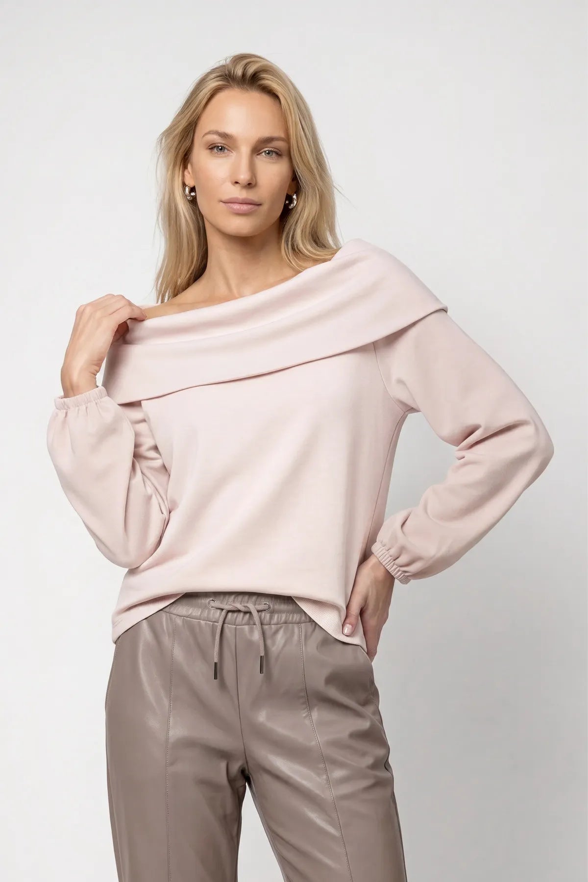 Strickpullover mit Carmen-Ausschnitt