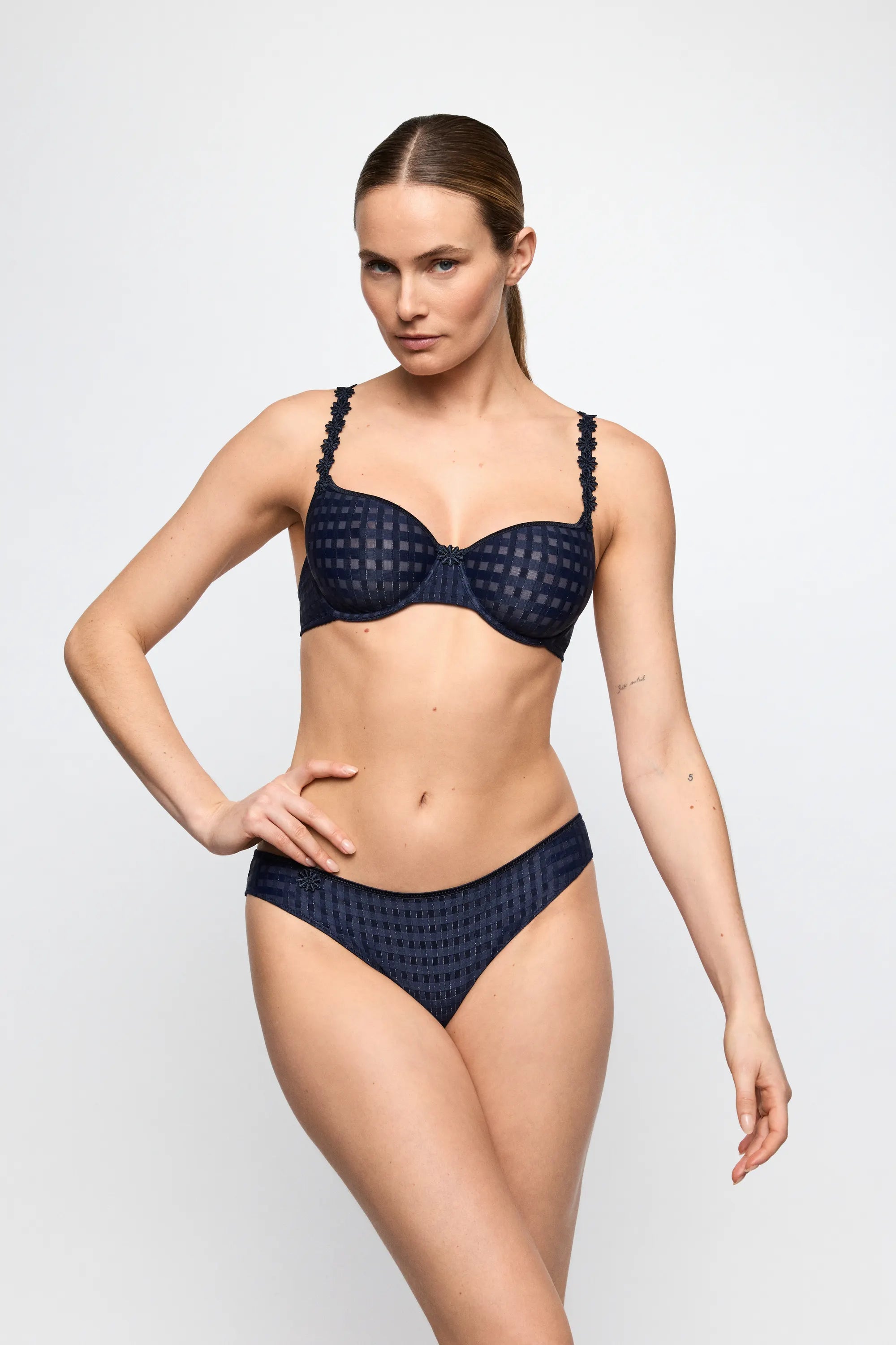 Brazilian-Slip AVERO