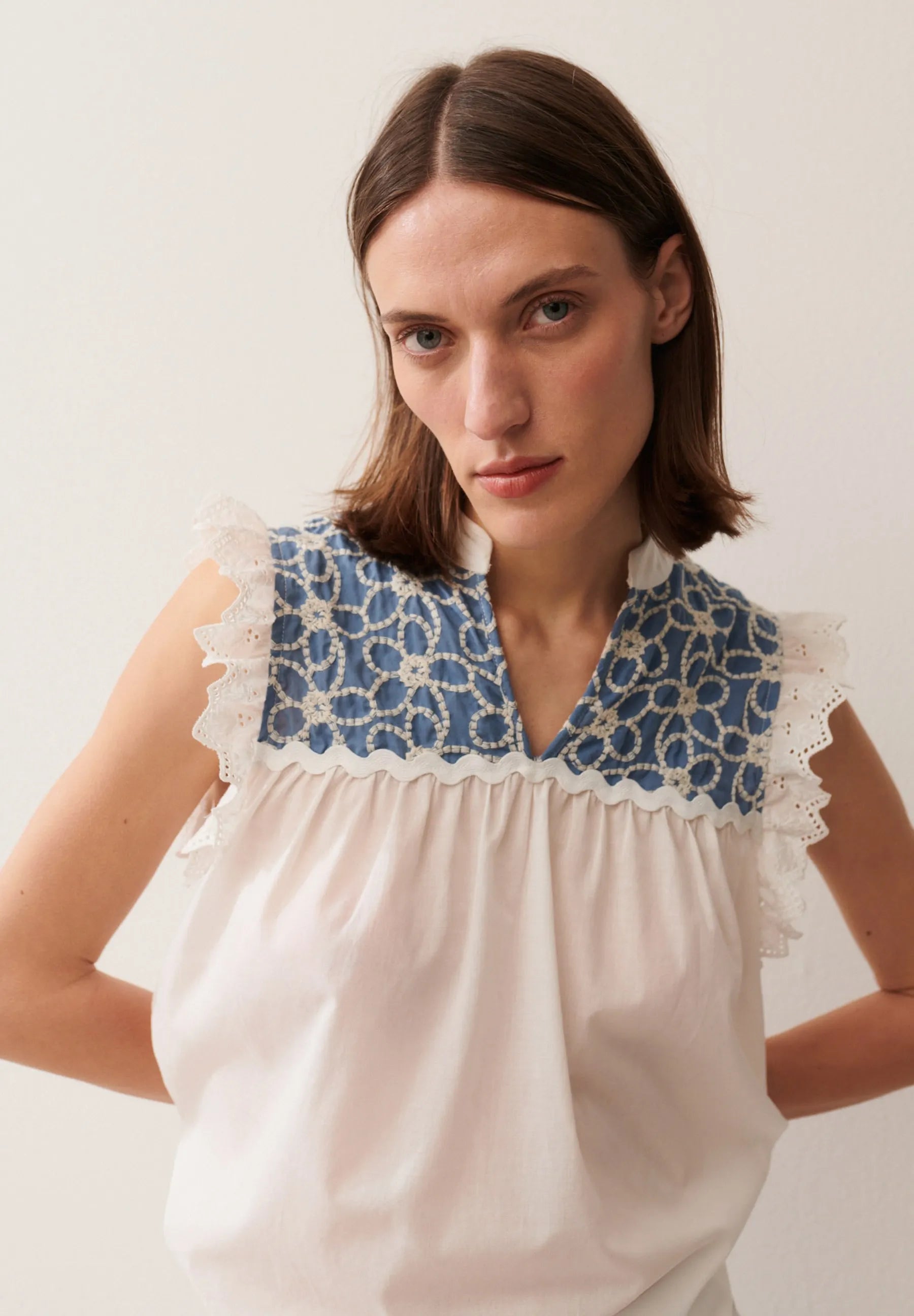 Bluse mit Stickereien