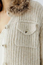 Strickjacke mit Kunstfellkragen
