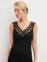 Top aus Modal mit Spitze