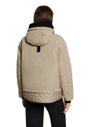 Winterjacke mit Kapuze