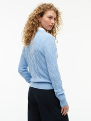 Strickpullover mit Zopfstrickmuster