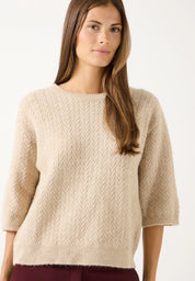Strickpullover mit Zopfstruktur