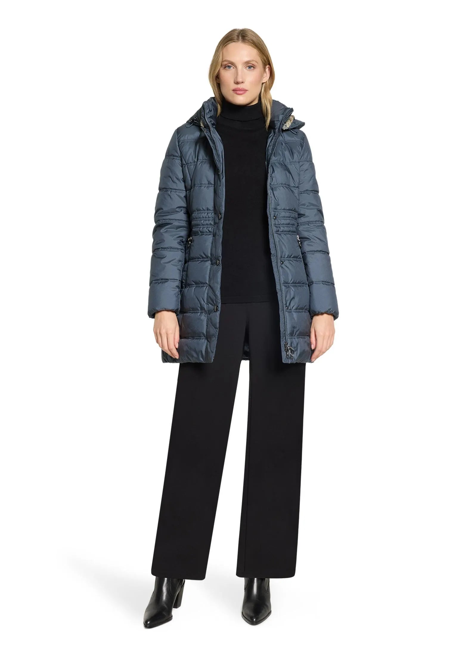 Steppjacke mit abnehmbarer Kapuze