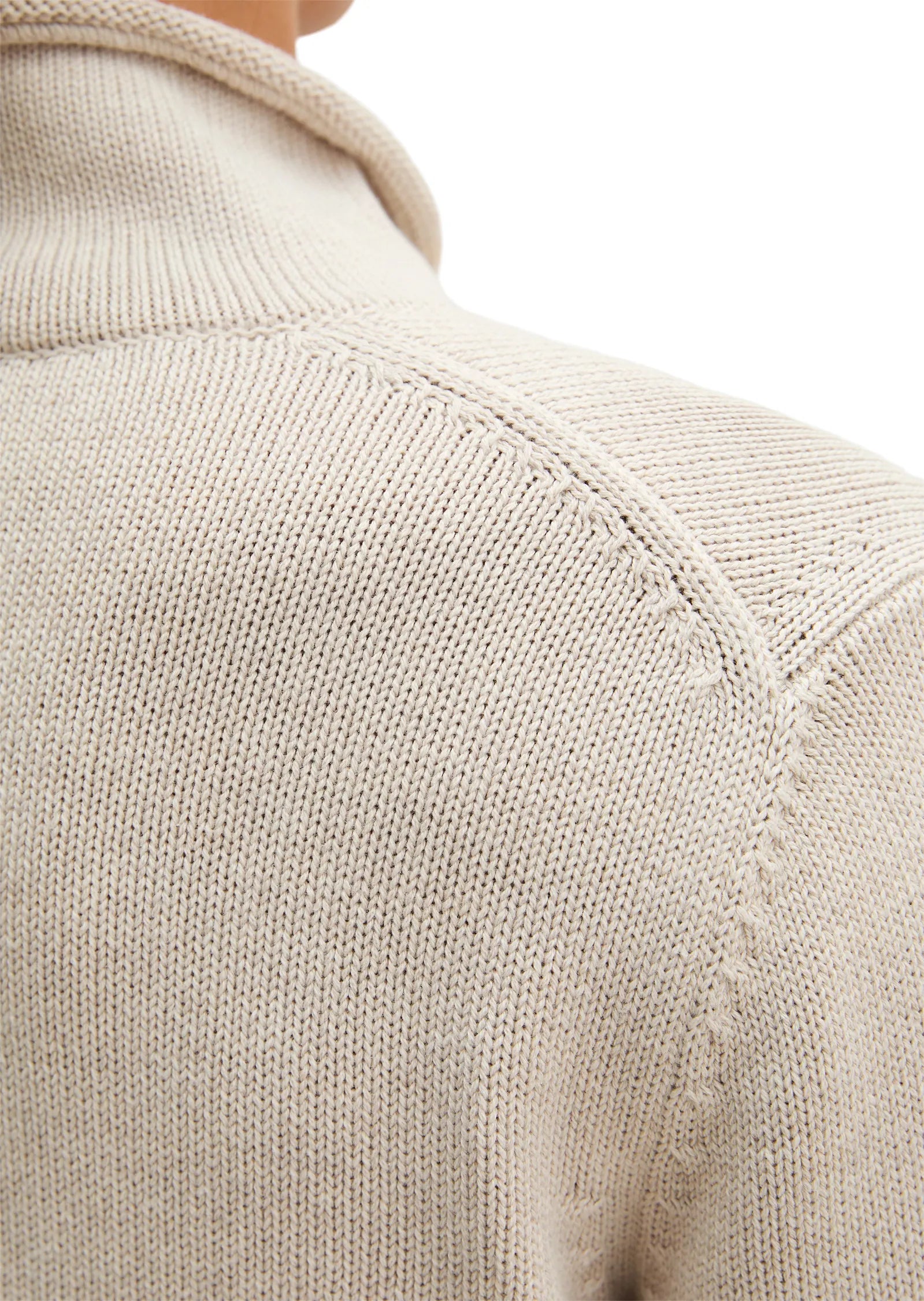 Strickpullover mit hohem Kragen