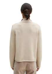 Strickpullover mit hohem Kragen