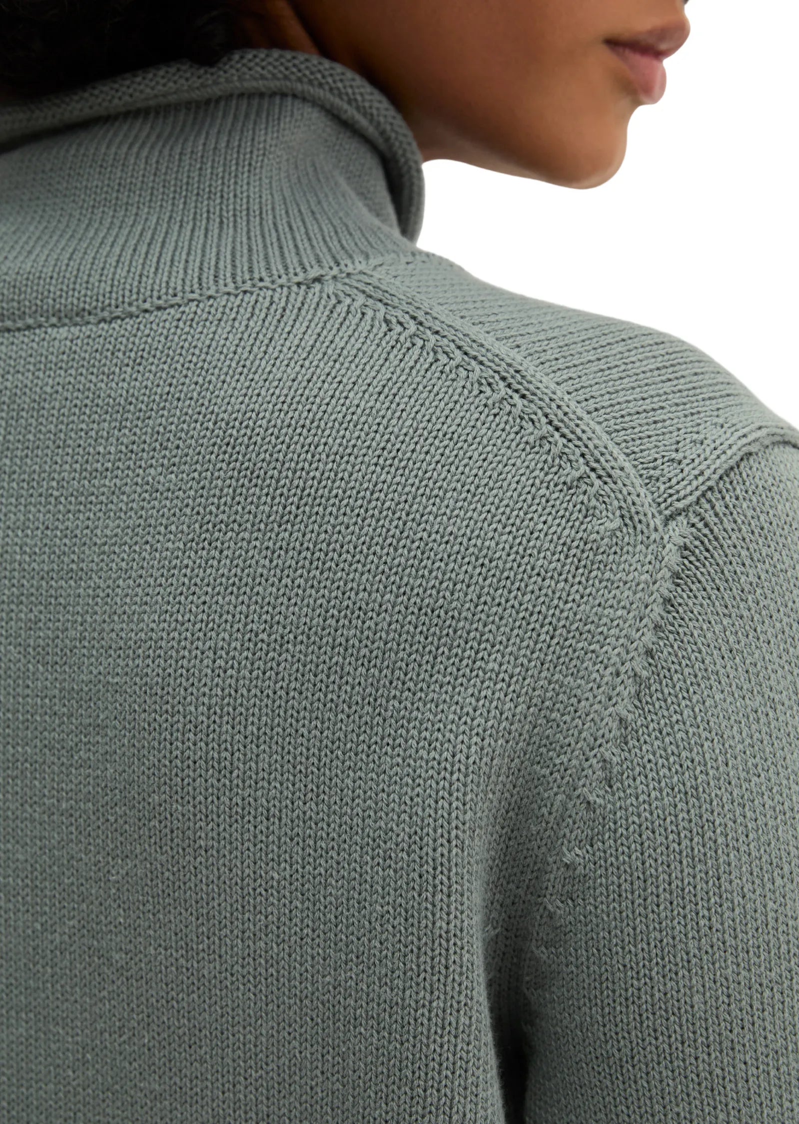 Strickpullover mit hohem Kragen