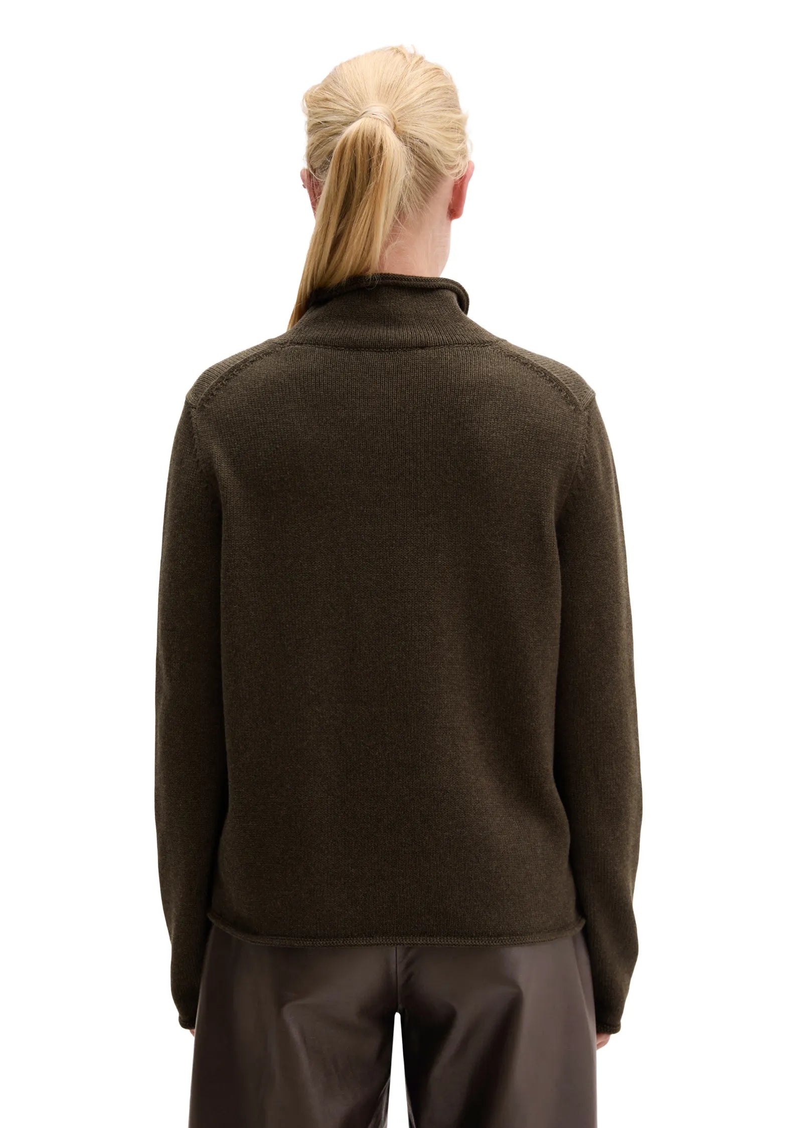 Strickpullover mit hohem Kragen