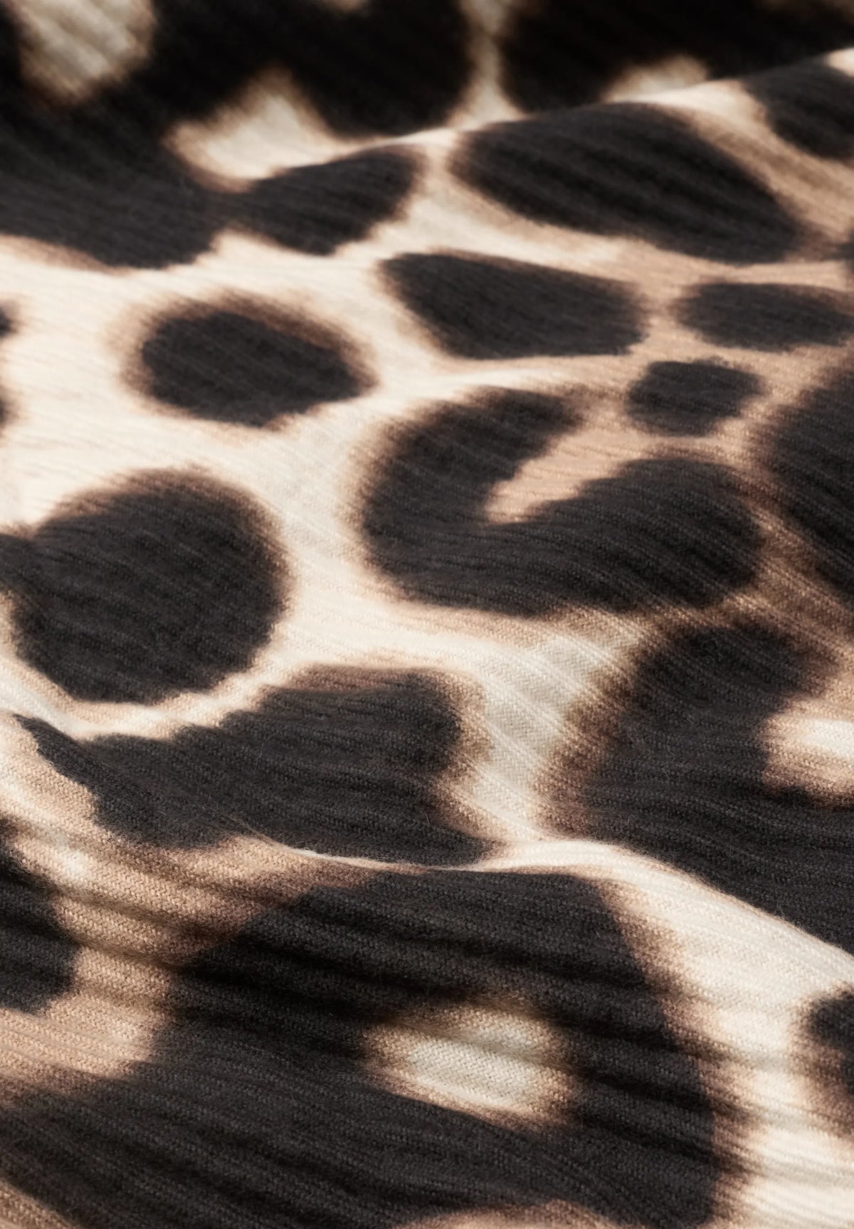 Schal mit Leopardenmuster