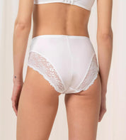 Hochgeschnittener Slip mit Spitzendetails