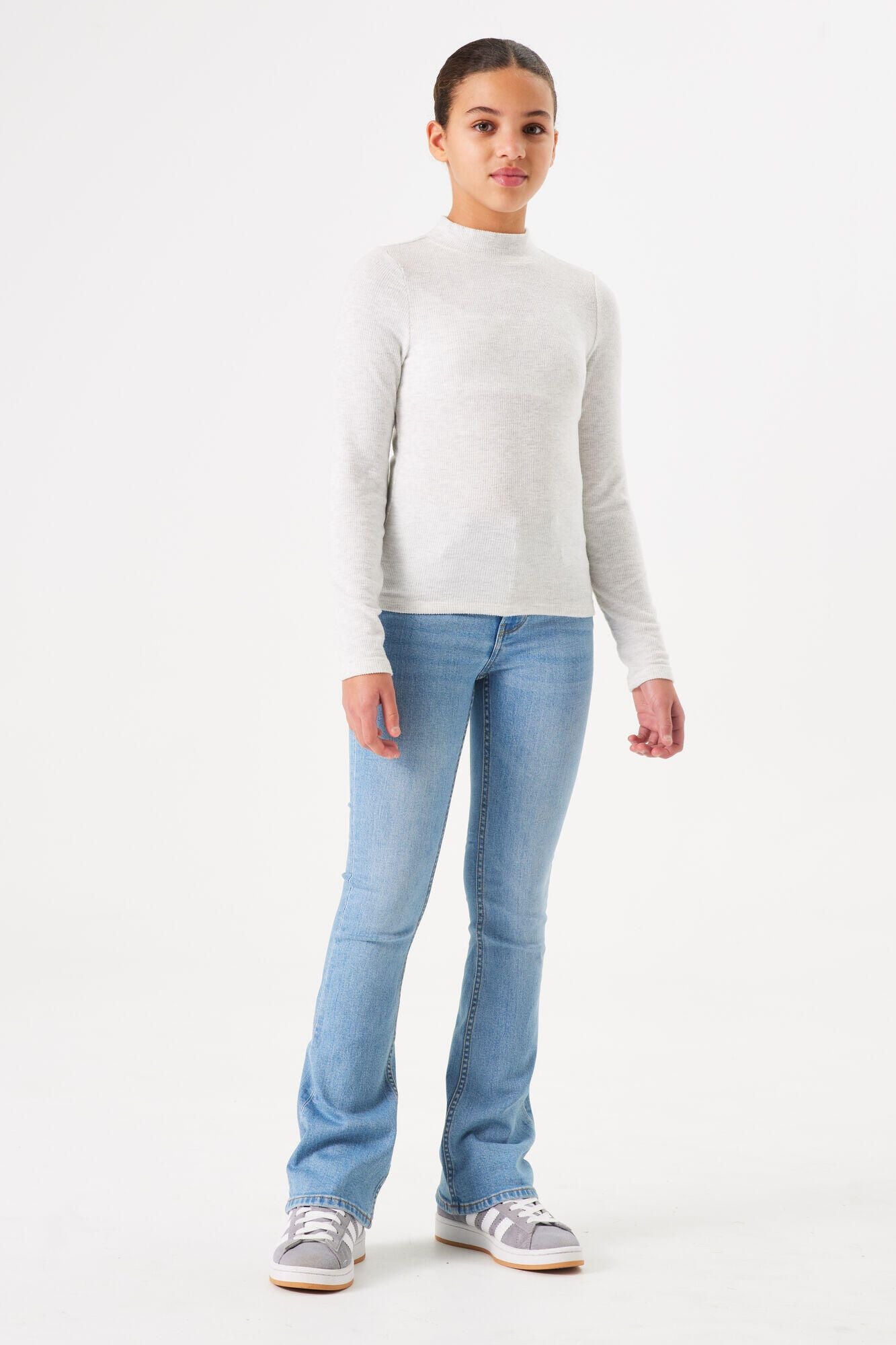 Jeans mit ausgestelltem Bein