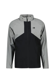 Trainingsjacke mit einrollbarer Kapuze