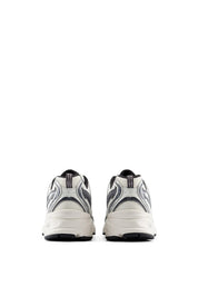 Sneaker 530